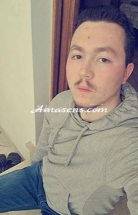 escort.it - Piacere mio Alessandro uomo di 29 anni gran cazzone supergrosso grosso largo carichissimo e durissimo pienissimo sempre in tiro resistente e molto dur