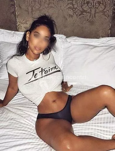 escort.it - Bellissima Mora Massaggiatrice rilassanti e piacevoli massaggi erotici sensativos con il miglior stile di una lussuria