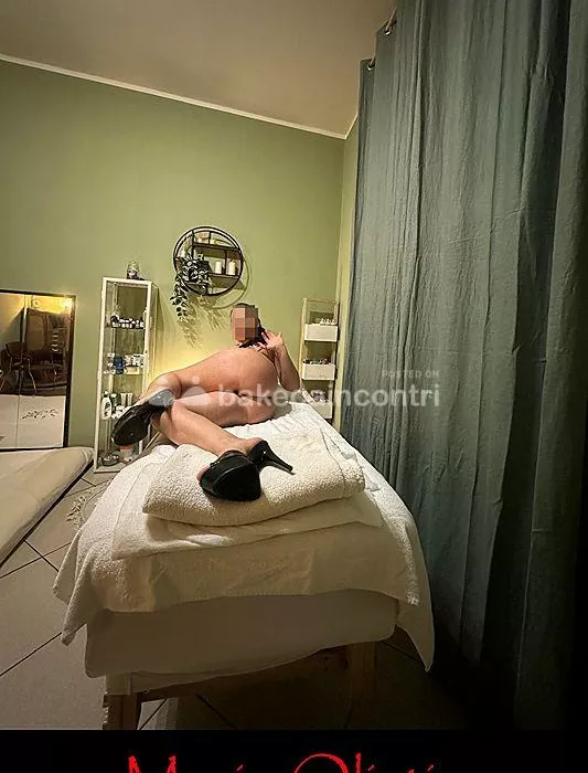 escort.it - Massaggiatrice italiana diplomata con studio