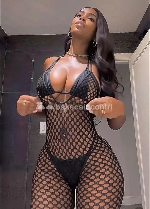 escort.it - Morettina graziosa simpatica da gustare masagiatrce vera calda masagiatrce vera body max olio caldo masagio due mani corpo a corpo