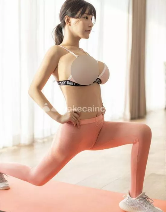 escort.it - Paradiso Sensuale di una Giovane Dea con Olio di Cocco Caldo e Profumo Esotico