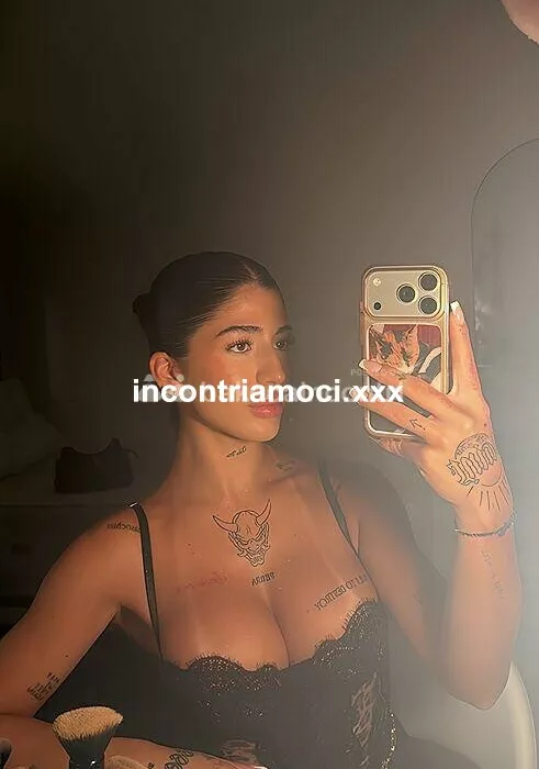 escort.it - ALESSIA E AMICA: DUE VENTENNI ITALIANE TATUATE NINFOMANI E SENZA FRENI IN VIDEOCHIAMATA PER UN'ESPERIENZA ESTREMA CHE TI FARÀ IMPAZZIRE