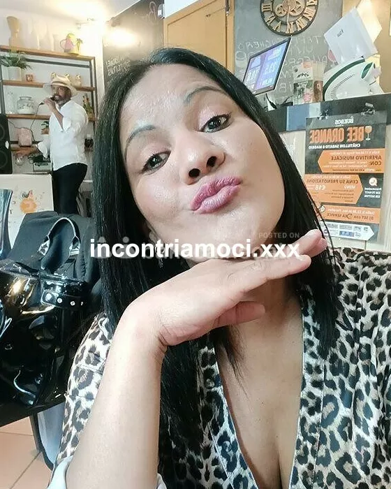 escort.it - Bella e peperina mora per baciare e divertirsi insieme