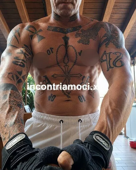 escort.it - Cerco una o più trans attive con cui divertirsi e perché no giocare come coppia con chi lo richiede....scrivimi ti rispondo subito ok fot o