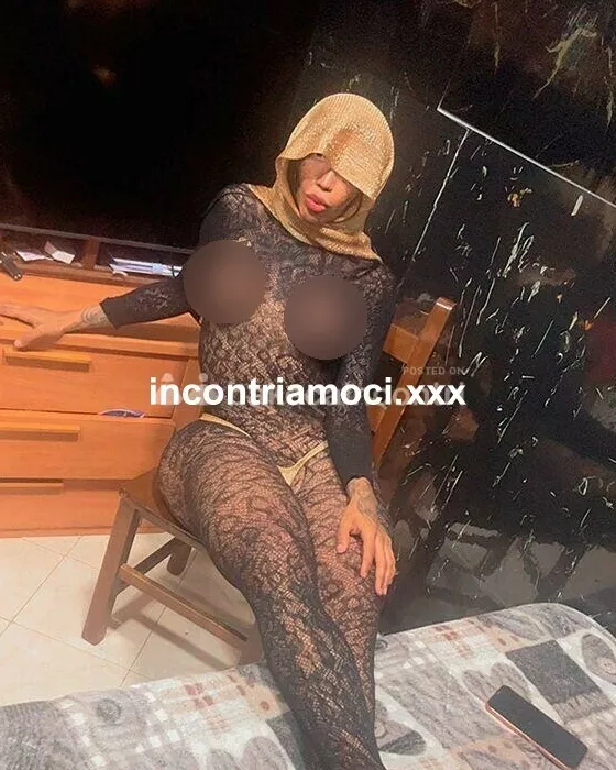 escort.it - Dominatrice 19 cm completa