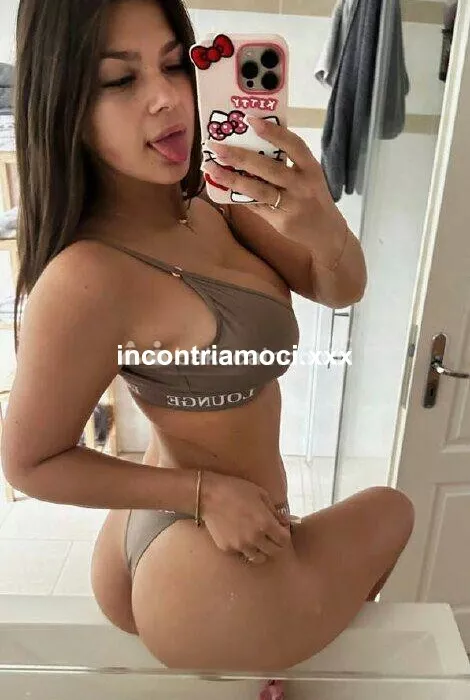 escort.it - Heyy, hai voglia di divertirti con me con un po' di sex chat