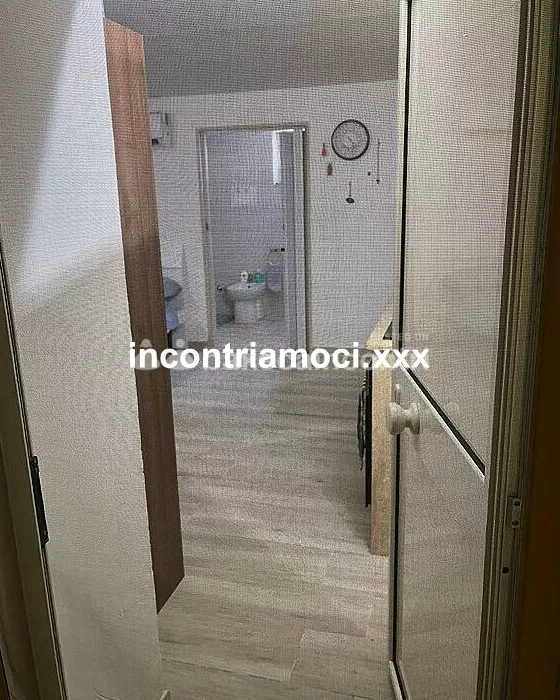 escort.it - Monolocale zona commenda 72100