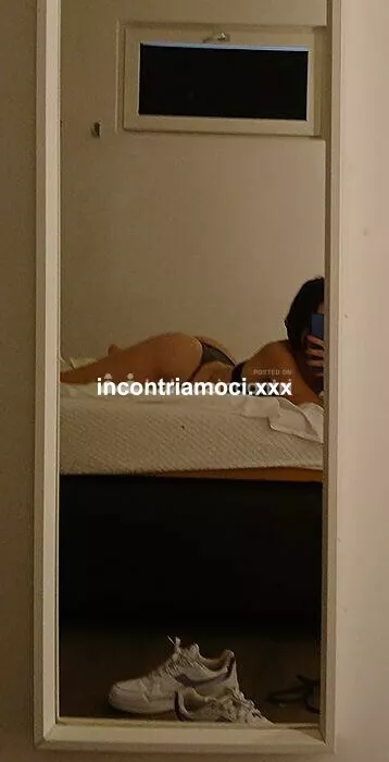 escort.it - PARETE NOVITÀ..20 anni...italiana 100%..(Siciliana)... soddisfa i tuoi desideri insieme a me vieni e concediti un momento di relax insieme a me giovan