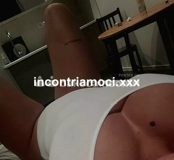 escort.it - Sono una ragazza snella ed elegante con lunghi capelli castani. Sono amichevole e allegra. Conoscimi, non te ne pentirai.