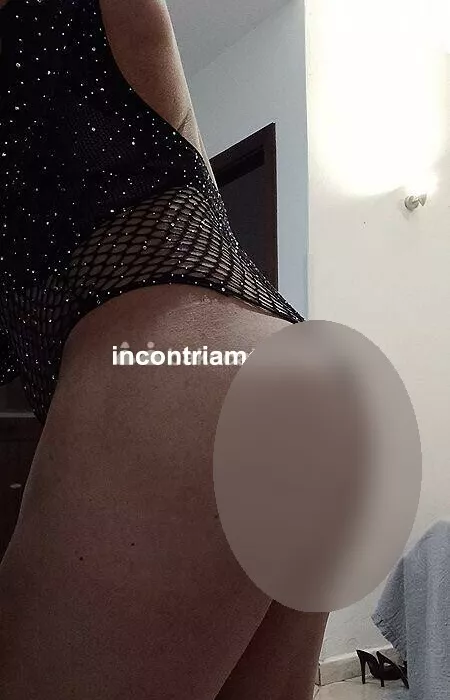 escort.it - Travestita porcella ospito stasera giovani dotati per divertimento in glory hole