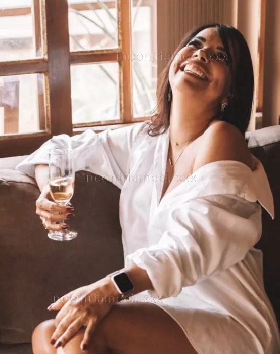 escort.it - Viareggio  BELLA DONNA MASSAGGIO SENSUALE DOLCE relax