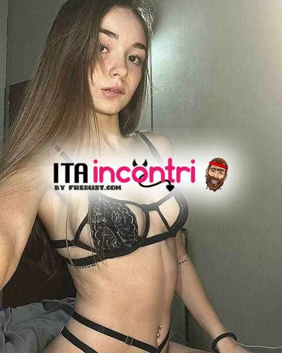 escort.it - Chiara porcellina italiana disponibile per rapporti virtuali😝❤️💦😋🥰