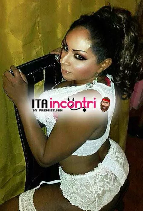 escort.it - ERIKA TRANS🇧🇷 BELLA FEMMINILE CON UNA BANANNA 🍆 DURA FOTO REALE