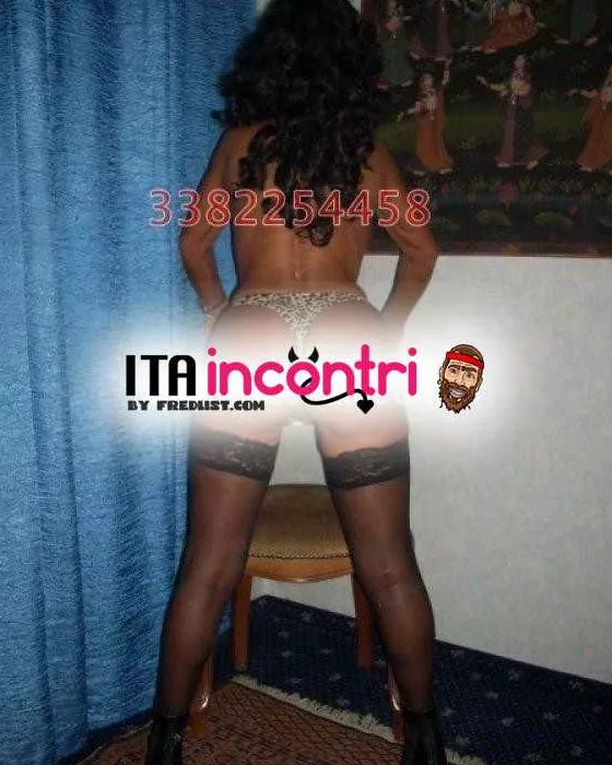 escort.it - Rossana ... reale, splendida Italiana. La vera regina del ''pompino''...