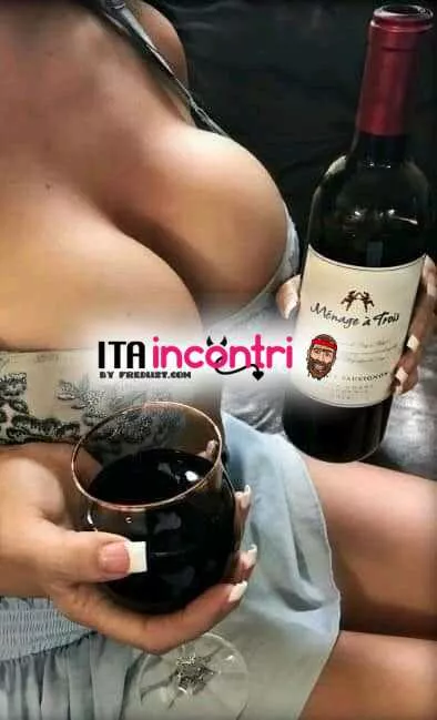 escort.it - Sai perché lei è speciale?
Perché è un po’ dolce...
Un pò porno...
Un po’ pazza!