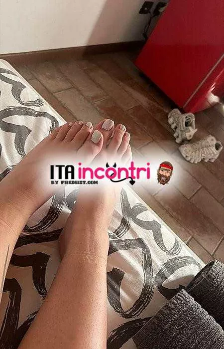 escort.it - Schiavetto leccapiedi da spennare👣😋