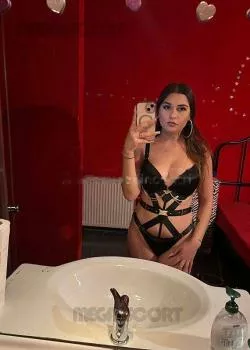 escort.it - Attenzione Nuovo Arrivo, Laura Foto ... Originale una Sexy E Bella Massaggiatrice Processionale portami Il Latte A La Tua Ninfomane Bocca ,