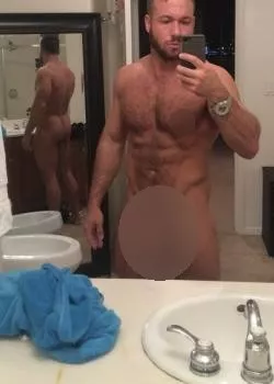 escort.it - ESCORT SUPERDOTATO ALTO 188 FISICO MUSCOLOSO
