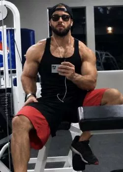escort.it - SUPERDOTATO ITALIANO BELLO ALTO 188 FISICO MUSCOLOSO