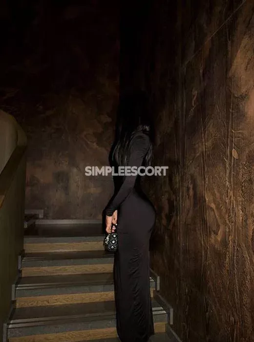 escort.it - Chiamami Amore: La Tua Dolce Tentazione Italiana!