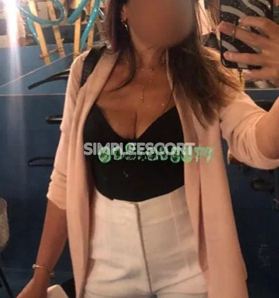 escort.it - Giovane Milf Italiana, Passione Travolgente e Momenti Indimenticabili