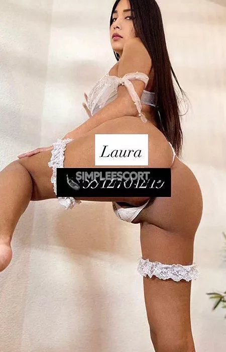 escort.it - Laura, ninfomane travolgente: piacere senza limiti a Licola