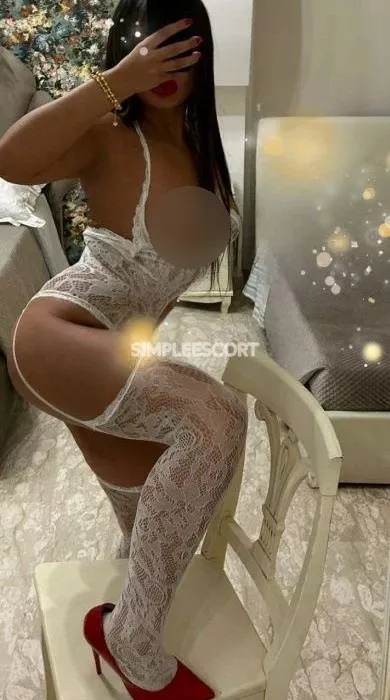 escort.it - Vittoria, Eleganza e Passione: Emozioni Uniche a Casalnuovo