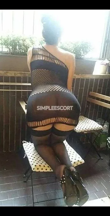 escort.it - Viviana, Signora Matura Italiana: Classe, Passione e Discrezione a Bari
